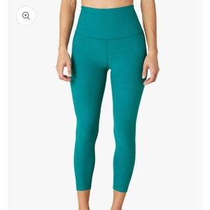 Teal Beyond Yoga Capri Leggings